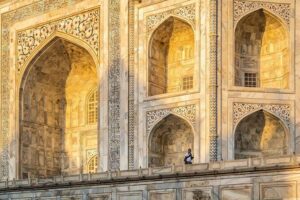 1-Day Trip to Taj Mahal and Agra from Mumbai with Both Side Commercial Flights - Price and logistics: what you’re really paying for