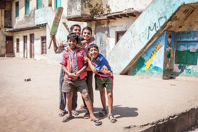 2-Hour Guided Tour of Dharavi - Meeting point at Third Wave Coffee: how to start without stress
