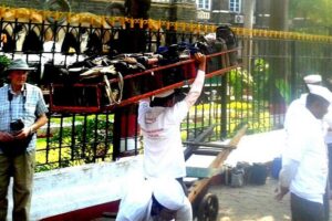 All in one Combo of City ,Slum,Dhobighat & Dabbawala tour - Pickup, AC Cab, and How the Day Actually Moves