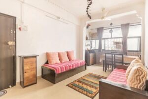 Authentic Mumbai: Home-Cooked Meal with a Local Host - Finding Lyka Building: The Easy Starting Point Near Santacruz East