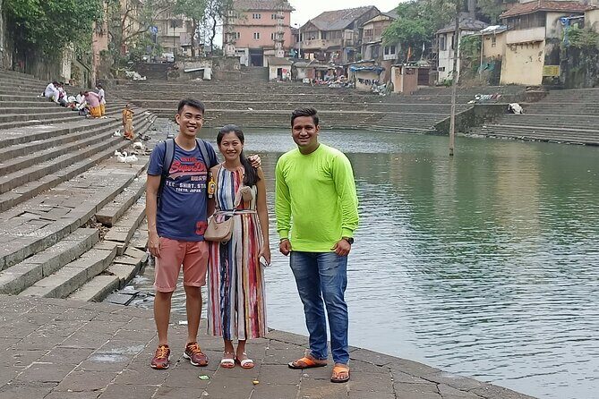 Banganga Walkeshwar Walking Tour - Stop 1 at Walkeshwar: the 18-temple circuit you can actually follow