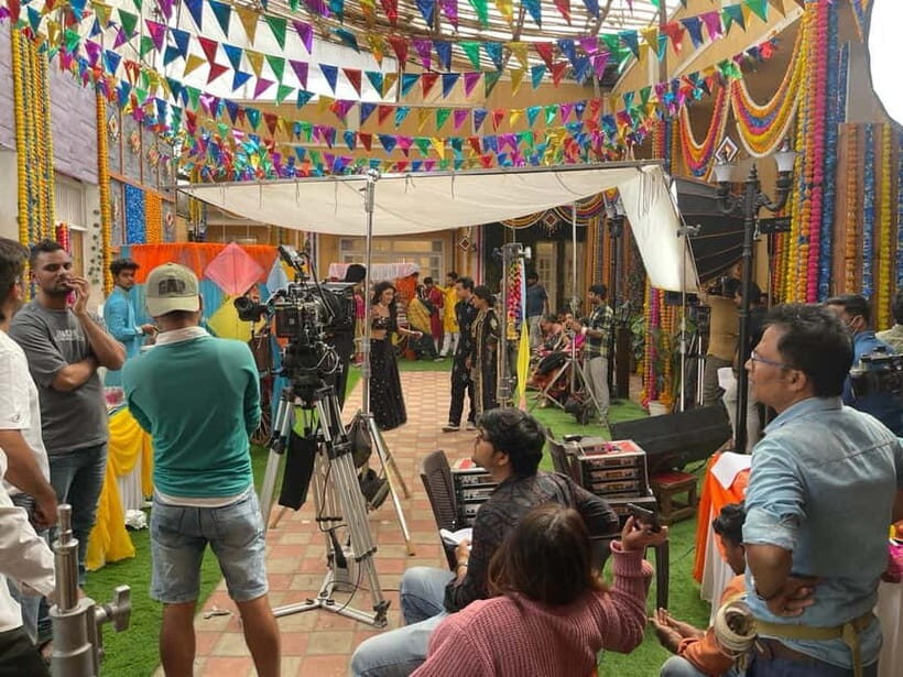 Bollywood Sightseeing and Celebrity Home Tour by Private Car - Private Car + pickup: getting to the studio without Mumbai stress
