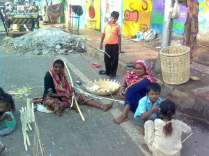 Bollywood tour with Slum Tour & Dance show - Walking Dharavi’s lanes: what you’ll notice right away