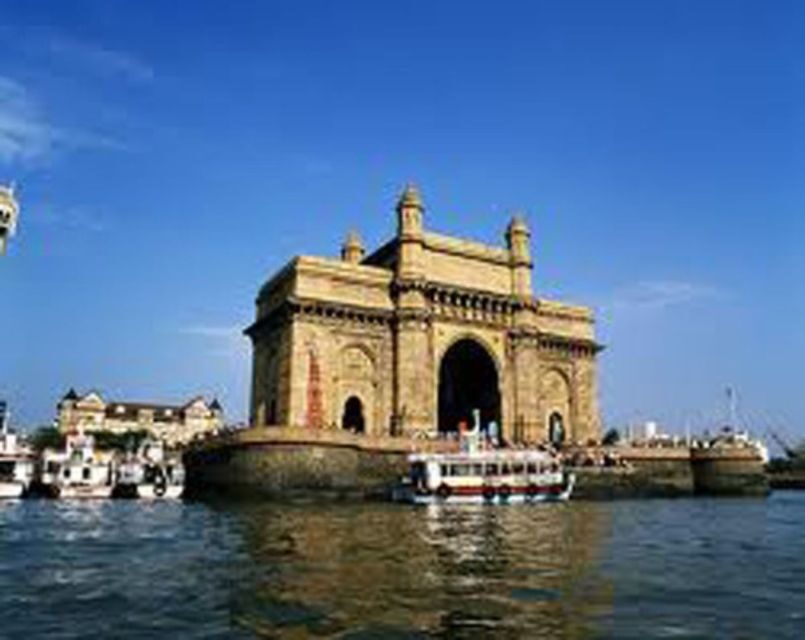 Combo of City and Bollywood Tour - Bollywood studios: sets, live shooting, costumes, dubbing, and dance