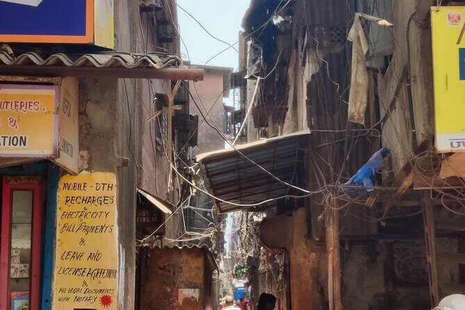 Dharavi Slum Walking Tour: Mumbai’s Inspiring Small Industries - Meeting at Third Wave Coffee: Simple Start, Clear Direction
