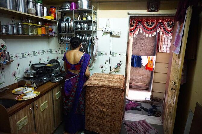 Dharavi Tour and Family Lunch - Your guide and your group size: why the pace matters