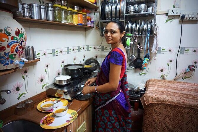 Dharavi Tour and Family Lunch - Logistics that affect comfort: meeting point, weather, and timing