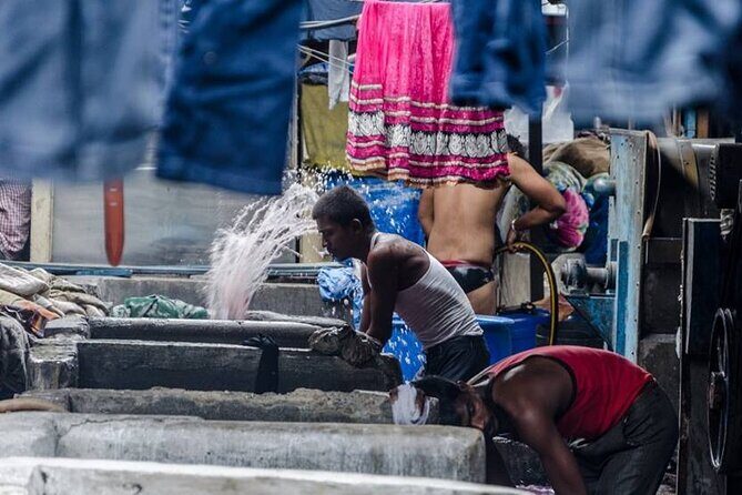 Dhobi Ghat Guided Tour A walk inside the biggest open air Laundry - Where the tour starts: Mahalaxmi Station and a smooth way in