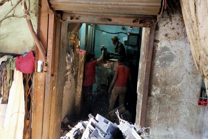 Dhobi Ghat (Open Air Laundry) with Dharavi Slum Guided Tour - Dhobi Ghat: watching open-air laundry since 1890