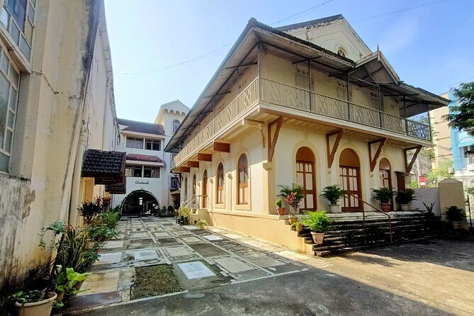 Discover the Hidden Gems of Bandra on an Engaging Walking Tour - Meeting at St. Andrew’s Church and Finishing Near Taj Lands End
