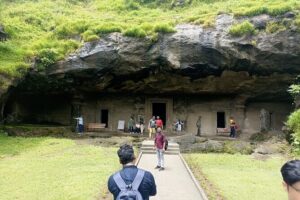 Elephanta Caves Mumbai Private Tour with Local Guide - The guided cave experience: how the stone becomes a story