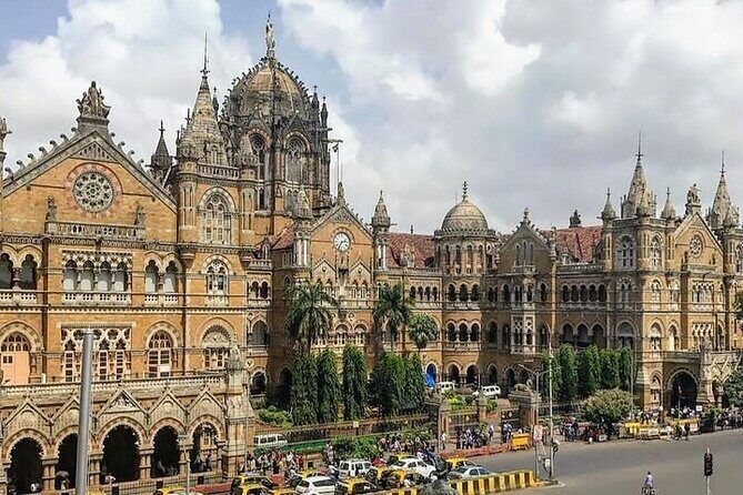 Evening Mumbai by Foot Street Food and Heritage - How well the guides manage pace and group energy