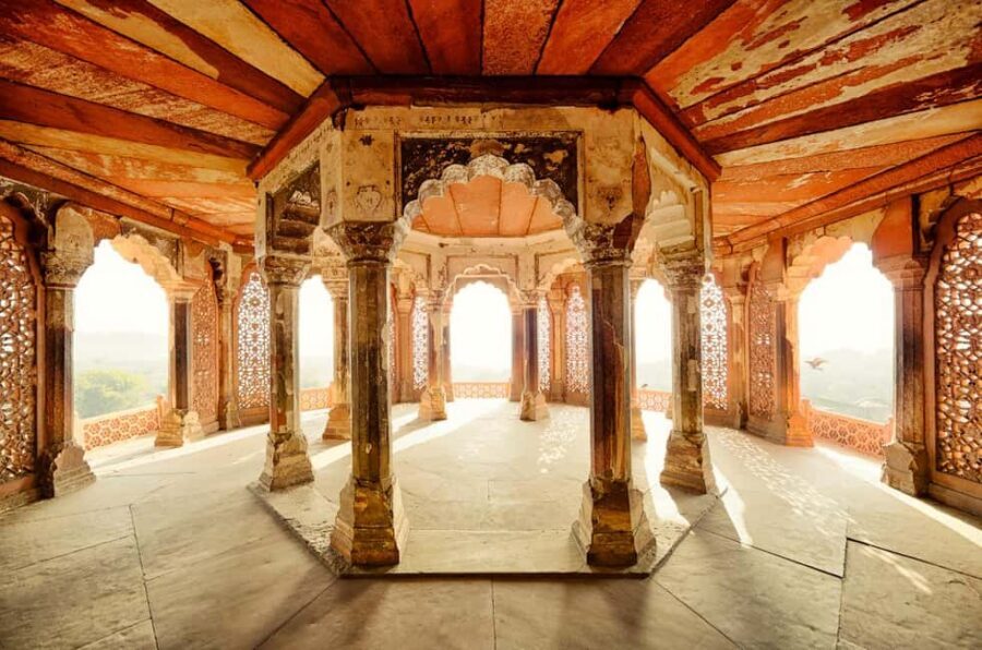 From Mumbai: Same Day Taj Mahal, Agra Tour with Flights - Pickup options and the private AC car reality check