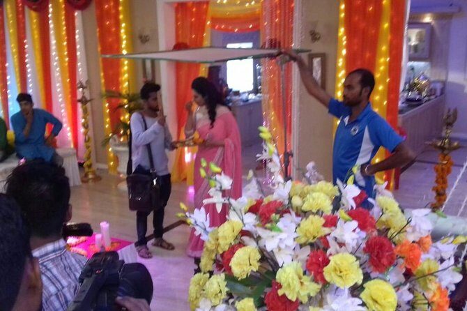 Full-Day Private Slum and Bollywood Tour with DANCE. - Lunch, live entertainment, and how the day stays comfortable