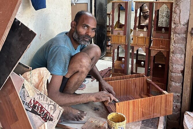 Inside Dharavi: A Unique Slum Tour with an Local Guide - Entering Dharavi with the right guide (and the right expectations)