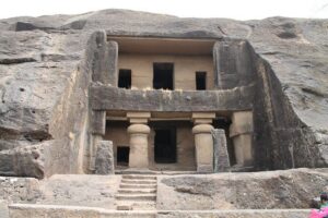 Kanheri Cave with Global Vipassana Pagoda Tour in Private Vehicle - Kanheri Caves: basalt caves with Buddhist art across centuries