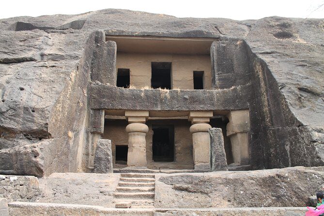Kanheri Cave with Global Vipassana Pagoda Tour in Private Vehicle - Kanheri Caves: basalt caves with Buddhist art across centuries