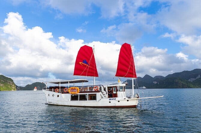 Mumbai Bay Breeze Sail on a Compact Yacht Experience - What’s included, what’s not, and how to prep like a pro