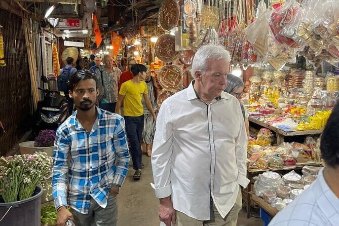 Mumbai Bazaar Walking Tour - Mangaldas Market Textiles: Seeing Material Before You Buy