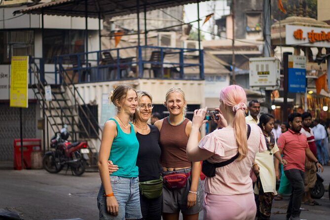 Mumbai Bicycle Tour - Gateway of India: first stop, first wow (and first boatside light)