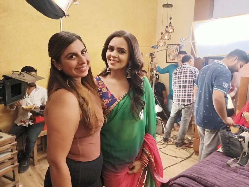Mumbai: Bollywood Studio Guided Tour with Tickets - Singing studio: record your voice in a real setup