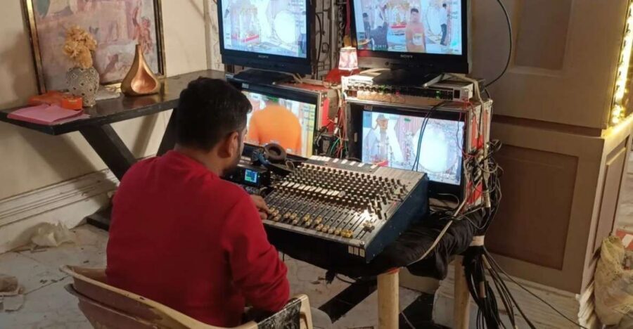 Mumbai: Bollywood Studio Guided Tour with Tickets - Entering the working set: watching crew and filming in real time