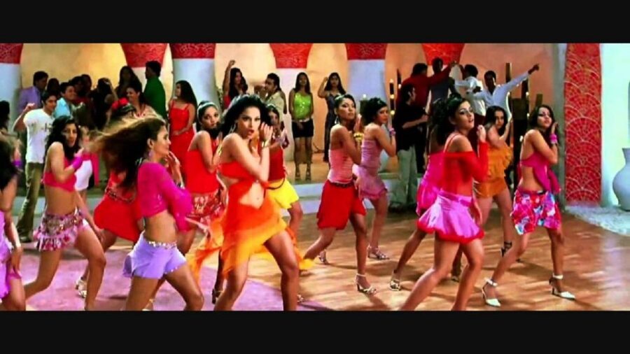 Mumbai Bollywood Tour - Bollywood Costume Gallery and Museum: Where Style Becomes Character