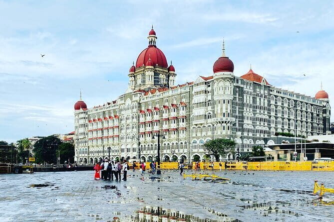 Mumbai By Dawn Morning Markets & The World’s Largest Laundry - How the tour logistics work (and why they matter)