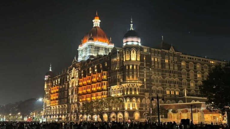 Mumbai By Night: Lights & Luminance - Meeting at Starbucks Dhanraj Mahal, then riding in comfort