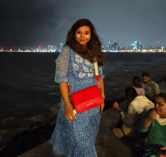 Mumbai City Night Guided Tour with Delicious Street Food - Churchgate Monument and the illuminated colonial vibe