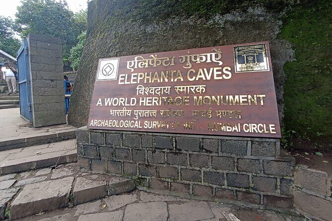 Mumbai City Sightseeing with Elephanta Caves Full Day Tour - Bombay High Court and CSMT: where rail meets power
