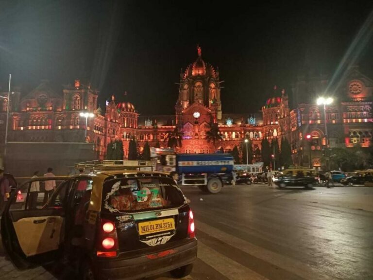 Mumbai: City Tour, Elephanta Caves, Dharavi Slum W/Options - The South Mumbai circuit: Gateway of India, Marine Drive, and the Malabar Hill views