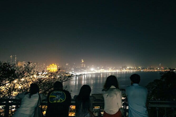 Mumbai City Tour with Licensed Guide and Lunch - Marine Drive and Chowpatty: Views, Sea Air, and Street Food Energy