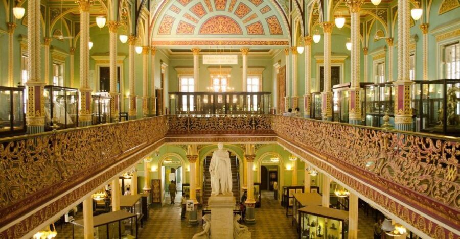 Mumbai: Customizable City Sightseeing Tour with Hotel Pickup - Taj Mahal Palace area and Colaba: where the city shops and strolls