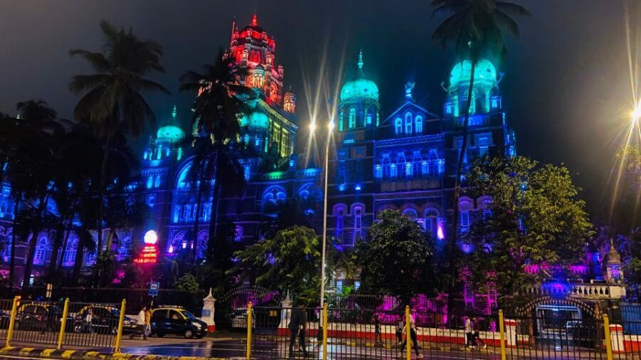 Mumbai: Day & Night City Tours with Multiple Add On Options - Why guides like Nikhil, Shalmali, Aryan, and Shivam change the whole trip