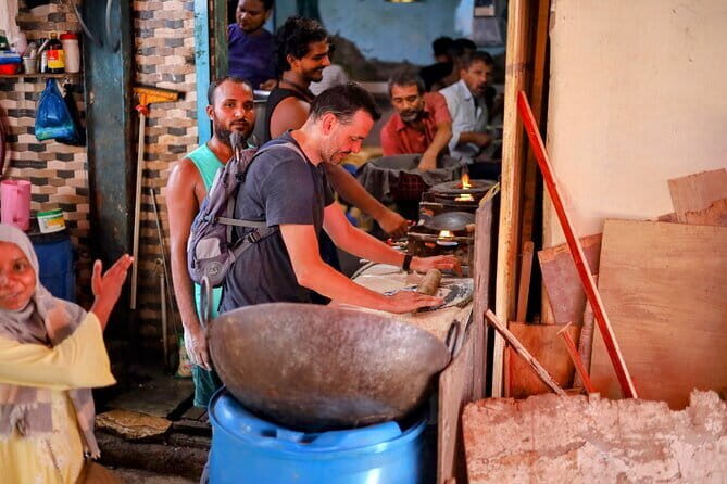 Mumbai Dharavi Slum, Dhobi Ghat & Dabbawala Lunchbox Tour - Dhobi Ghat: Open-Air Laundry and the Reality of Daily Work