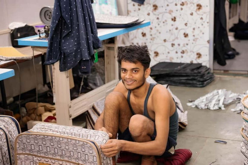 Mumbai: Dharavi Slum Guided Walking Tour by 1st Female Guide - Dhobi Ghat and the start of the day: getting oriented fast