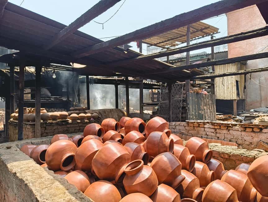 "Mumbai Dharavi Slum Tour" - Leather Manufacturing and Kumbharwada Pottery in the Same Day