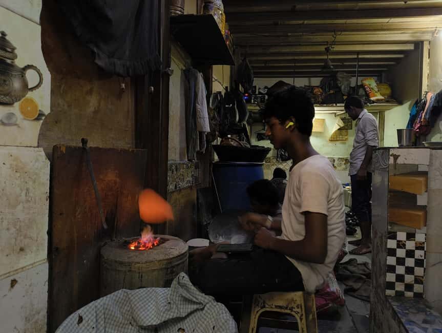 "Mumbai Dharavi Slum Tour" - Practical Comfort: What to Wear and How to Act