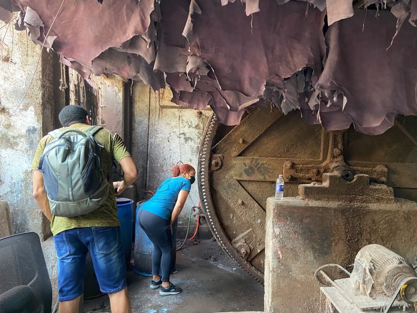 Mumbai: Dharavi Slum Walking Tour by First Female Tour Guide - Plastic, Paper, and Aluminium Recycling: The Work Behind the Waste