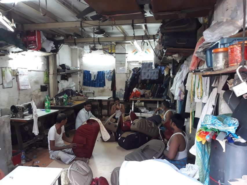 Mumbai: Dharavi Slum Walking Tour with Local Slum Dweller - Lunch with a local family: vegetarian food, floor seating, and eating with hands