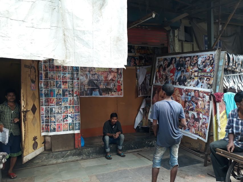 Mumbai: Dharavi Slum Walking Tour with Local Slum Dweller - Choosing the right guide: the names that come up again and again