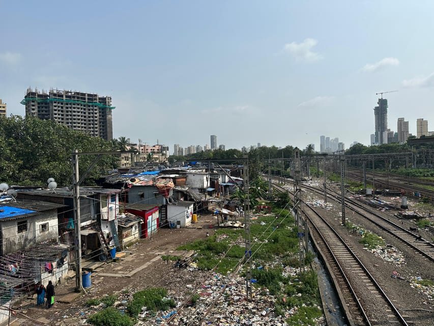 Mumbai: Discover India's Largest Slum -A Local's Perspective - Markets, recycling, pottery, leather, embroidery: the “see it with your eyes” route