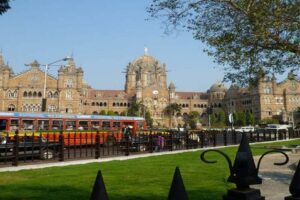Mumbai Elephanta Caves Group Tour Half-Day All Including Guide - Riding the Mumbai Harbor ferry to Elephanta Island