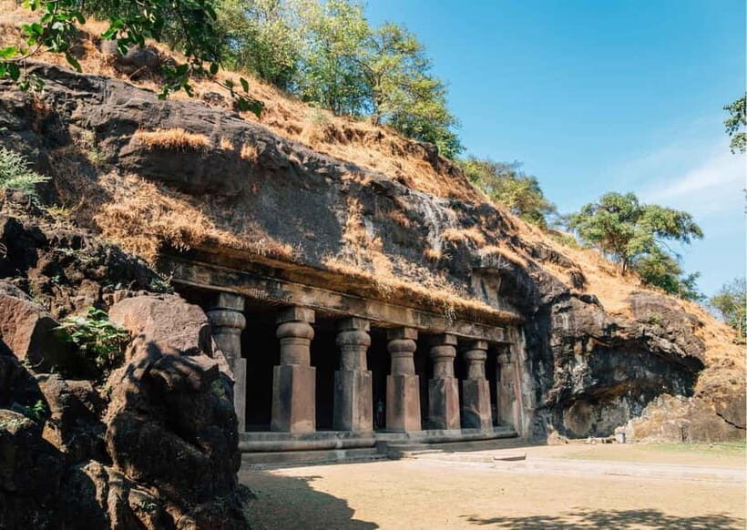 Mumbai: Elephanta Caves Private Tour with Ferry Ride - Gateway of India to Elephanta Island: the ferry skyline intro
