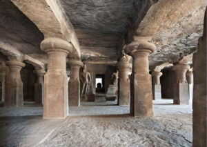 Mumbai: Elephanta Caves Private Tour with Ferry Ride - Toy train on the pier: a short breather before the stairs