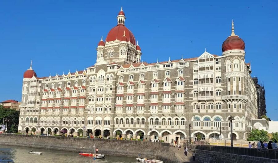 Mumbai: Exclusive Full-Day City Tour with Optional Caves - South Mumbai passes you might miss: High Court, Rajabai Tower, and the university face