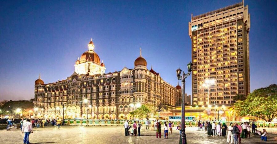 Mumbai: Full-Day Sightseeing Tour of Mumbai - Oval Maidan, Asiatic Society, and the commuter scene at CST