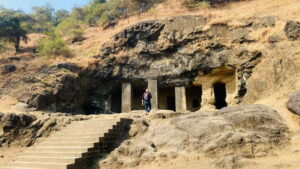 Mumbai: Half Day Elephanta Caves Guided Tour with Ferry Ride - Elephanta Island to the Entrance: How the Private Guide Shapes the Visit