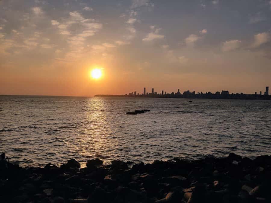 Mumbai Half-Day Guided Tour with Dhobi Ghat - Chhatrapati Shivaji Maharaj Terminus: How to Look at Train-Station Grandeur